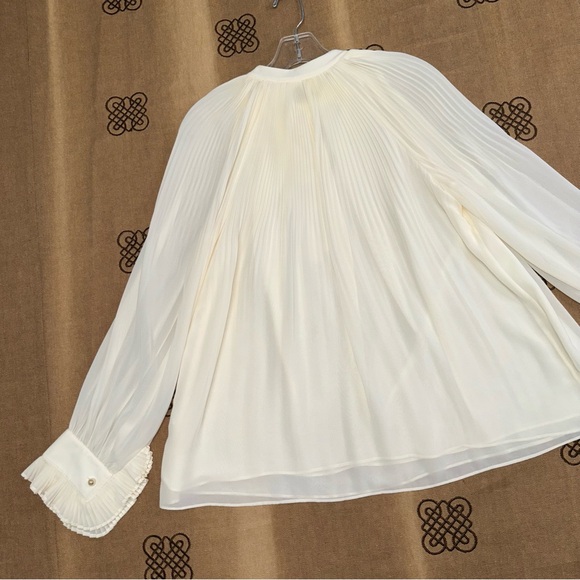 Tory Burch Meryl Ivory Pleated Chiffon Blouse Size 4
Excellente Condition - Picture 11 of 14